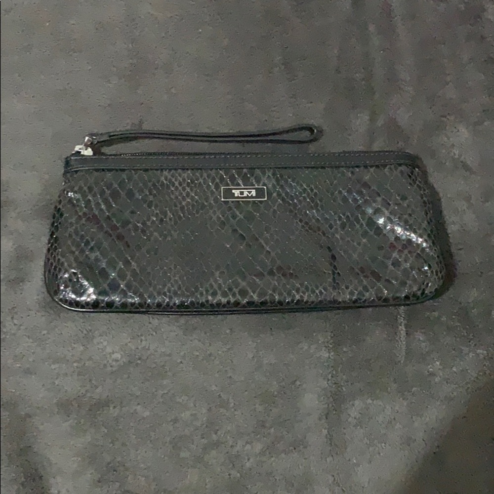 SALE 🖤 Tumi Snakeskin Wristlet